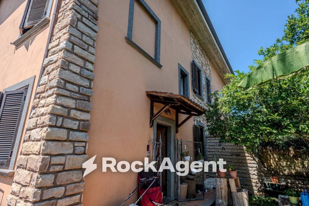 Facciata - Villa via dei Ludi, 14B, Sutri - foto 2