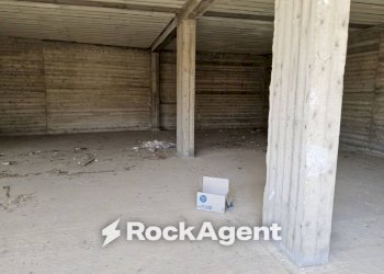 Interno non residenziale - Negozio corso G. Garibaldi, 366, Siderno - foto 7