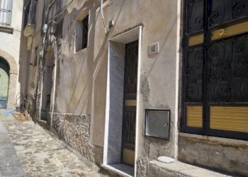 Facciata - Monolocale vico Caracciolo, Gioiosa Ionica - foto 1