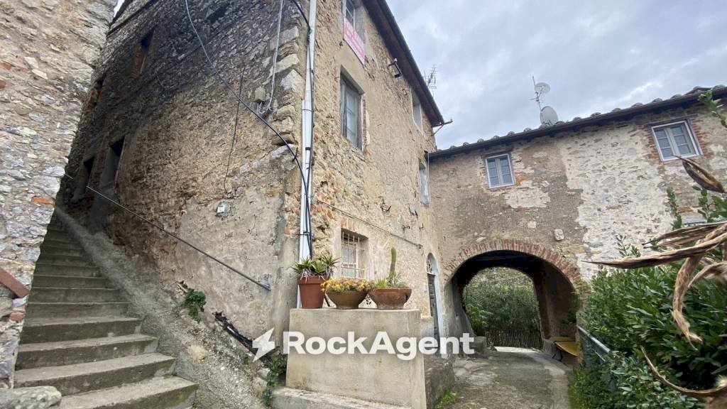 Facciata - Casa indipendente strada Comunale di Nocchi, 131, Camaiore - foto 1