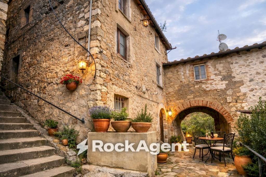 Facciata - Casa indipendente strada Comunale di Nocchi, 131, Camaiore - foto 2