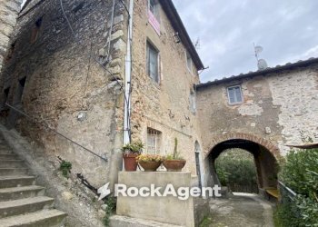 Facciata - Casa indipendente strada Comunale di Nocchi, 131, Camaiore - foto 1
