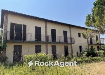 Facciata - Casa indipendente via Marconi, 47, Rivanazzano Terme - foto 4