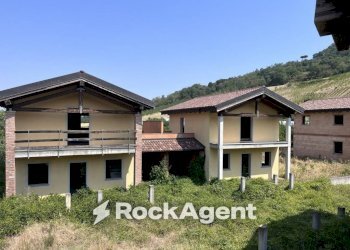Facciata - Casa indipendente via Marconi, 47, Rivanazzano Terme - foto 6