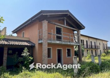 Facciata - Casa indipendente via Marconi, 47, Rivanazzano Terme - foto 7