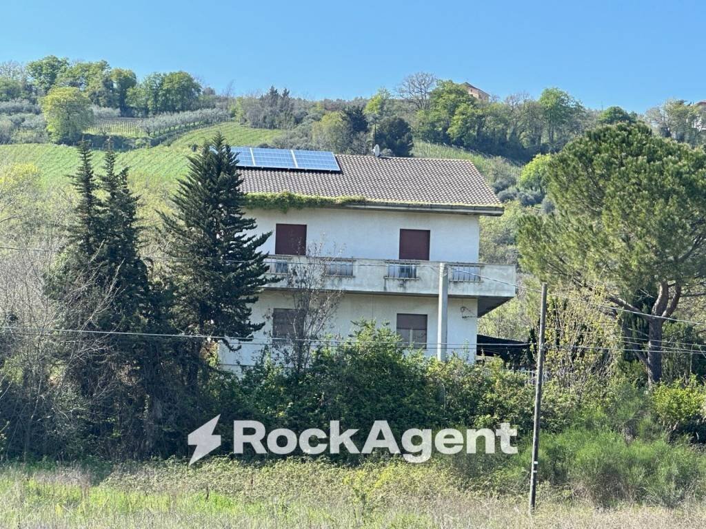Facciata - Villa via Val di Foro, 81, Villamagna - foto 2