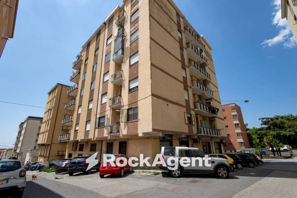 Facciata - Four-room apartment via Vittorio Butera, Catanzaro - photo 3