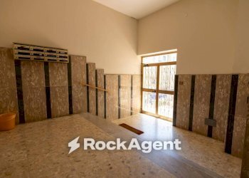 Interno palazzo - Four-room apartment via Vittorio Butera, Catanzaro - photo 4