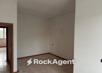 Camera da letto - Quadrilocale via del Villino, Alanno - foto 8