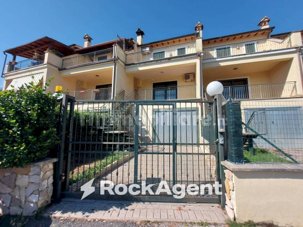 Facciata - Villa a Schiera Vocabolo Rio Pertica, Forano - foto 1
