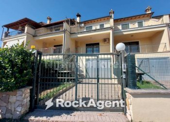 Facciata - Villa a Schiera Vocabolo Rio Pertica, Forano - foto 1
