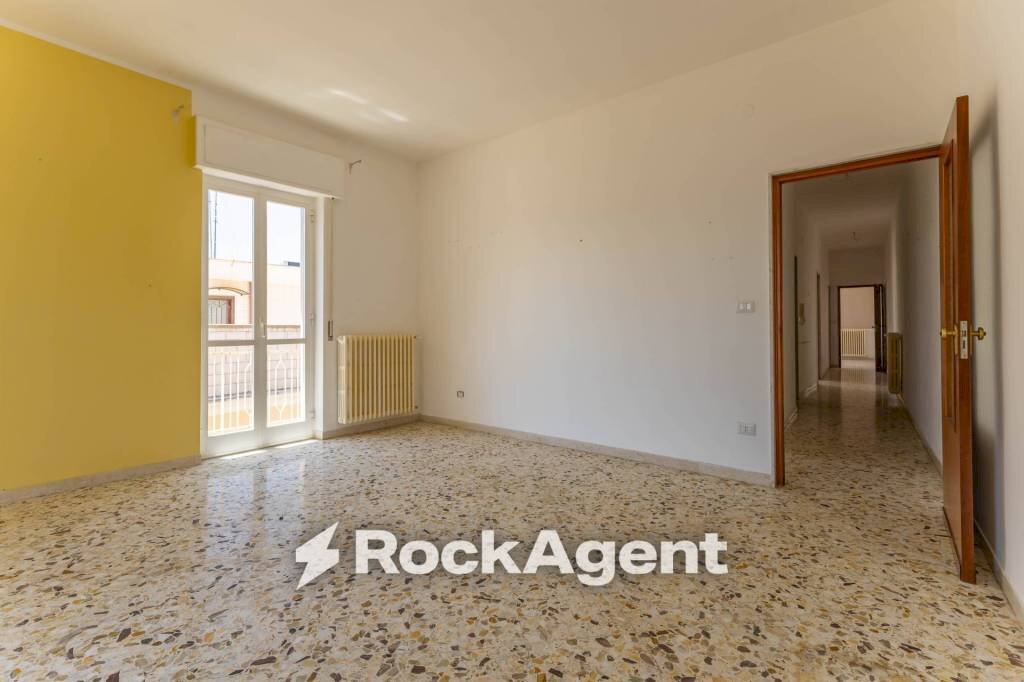 Camera da letto - Trilocale via Taranto, 1, Bari (zona Carbonara di Bari) - foto 2