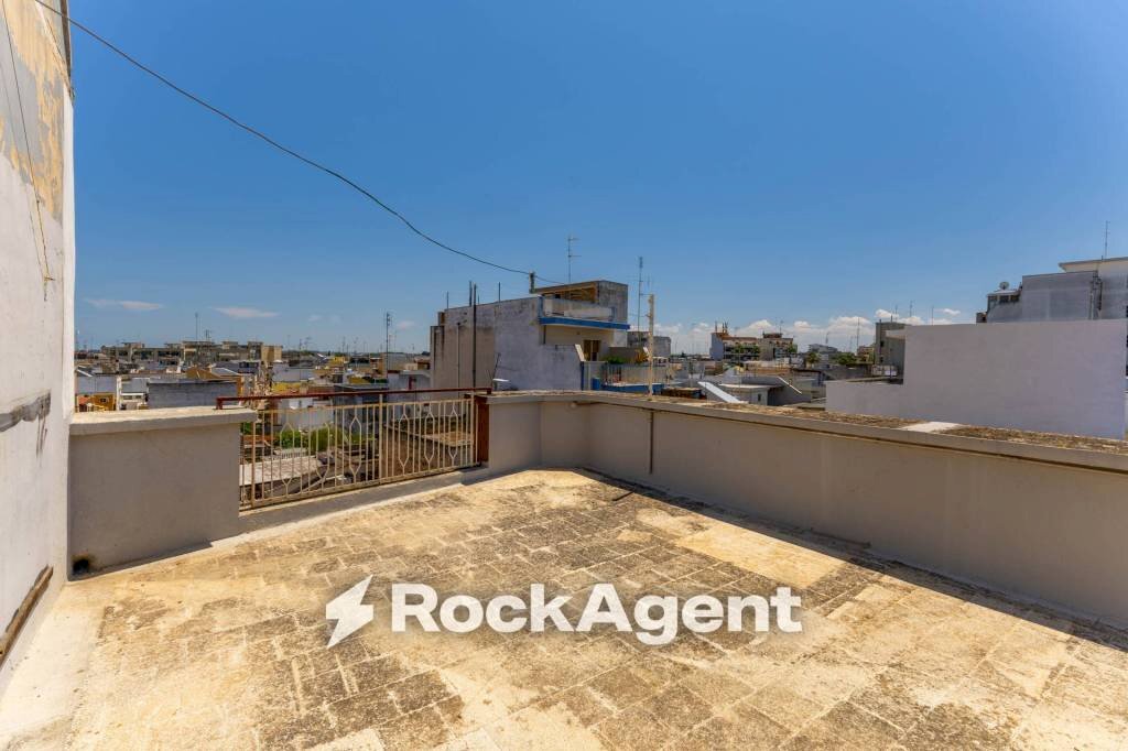 Terrazzo - Trilocale via Taranto, 1, Bari (zona Carbonara di Bari) - foto 3