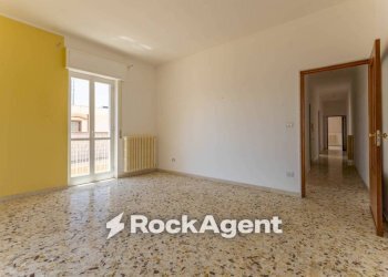 Camera da letto - Trilocale via Taranto, 1, Bari (zona Carbonara di Bari) - foto 2