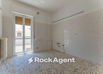 Salone - Trilocale via Taranto, 1, Bari (zona Carbonara di Bari) - foto 7