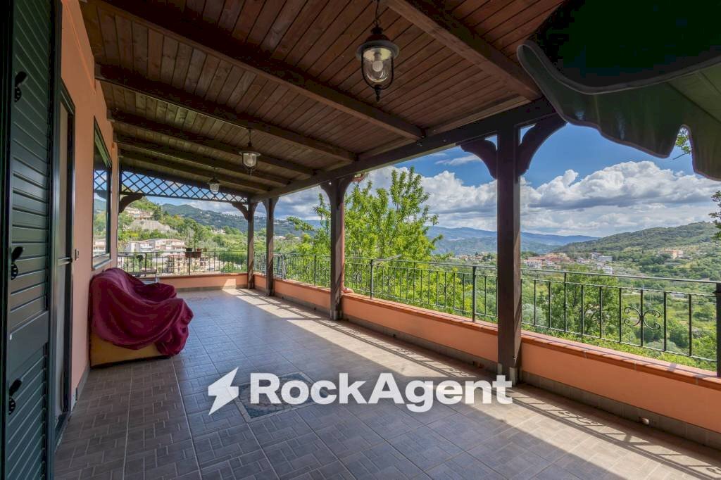 Terrazzo - Trilocale via Benedetto Croce, 23, Catanzaro - foto 1