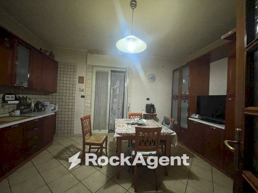 Cucina - Trilocale via Angelo Volpicelli, 34, Arzano - foto 1