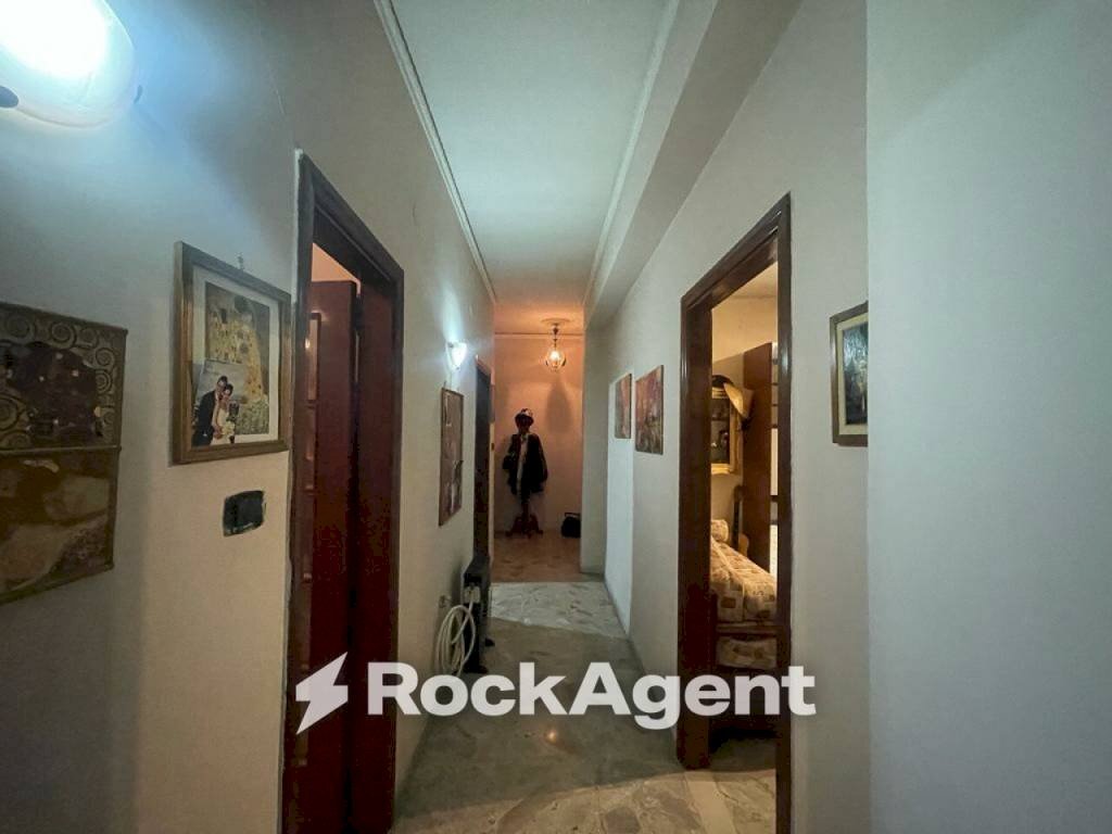 Corridoio - Trilocale via Angelo Volpicelli, 34, Arzano - foto 2