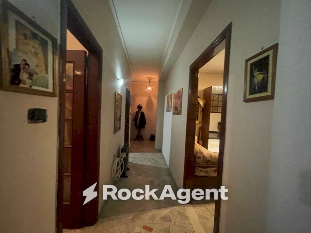 Corridoio - Trilocale via Angelo Volpicelli, 34, Arzano - foto 3