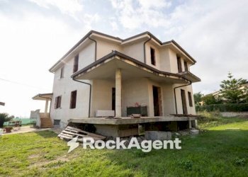 Facciata - Villa via Roberto Niederer, Soveria Simeri - photo 7