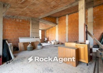 Stanza non arredata - Villa via Roberto Niederer, Soveria Simeri - photo 28