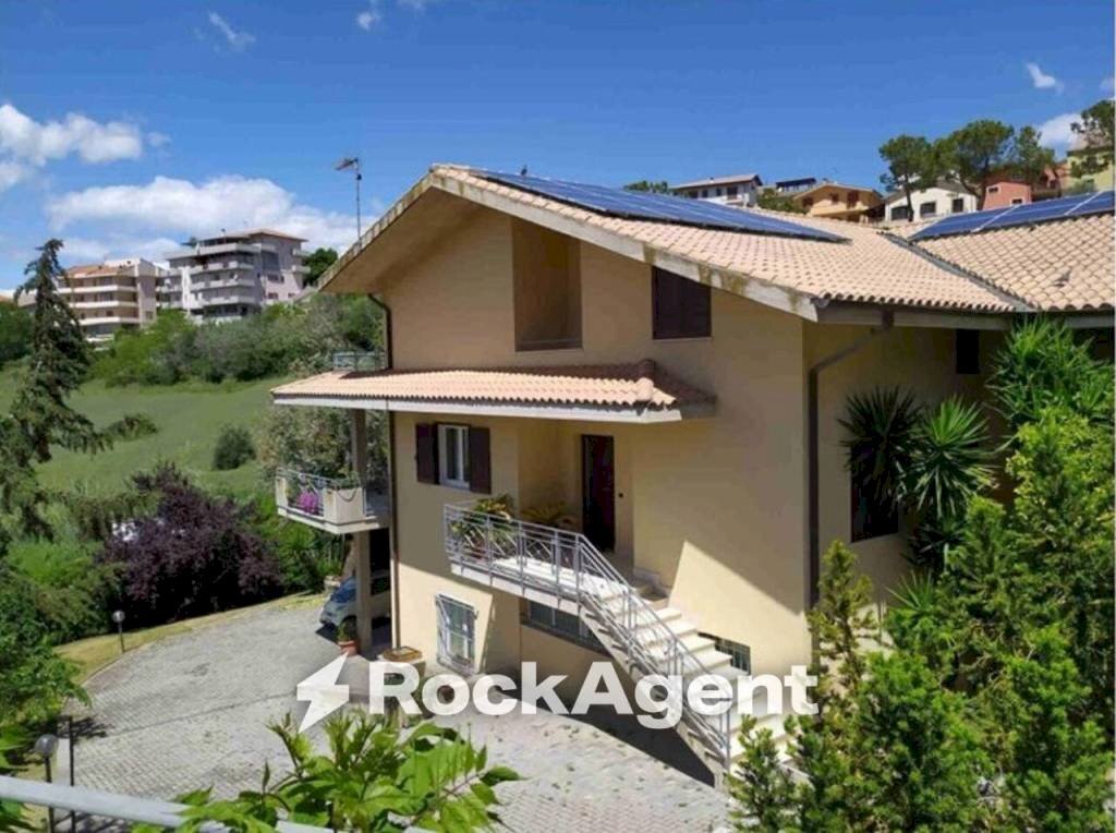 Facciata - Villa via delle Maggiolate, 12, Atri - photo 1