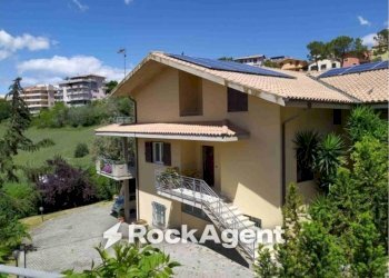 Facciata - Villa via delle Maggiolate, 12, Atri - photo 1