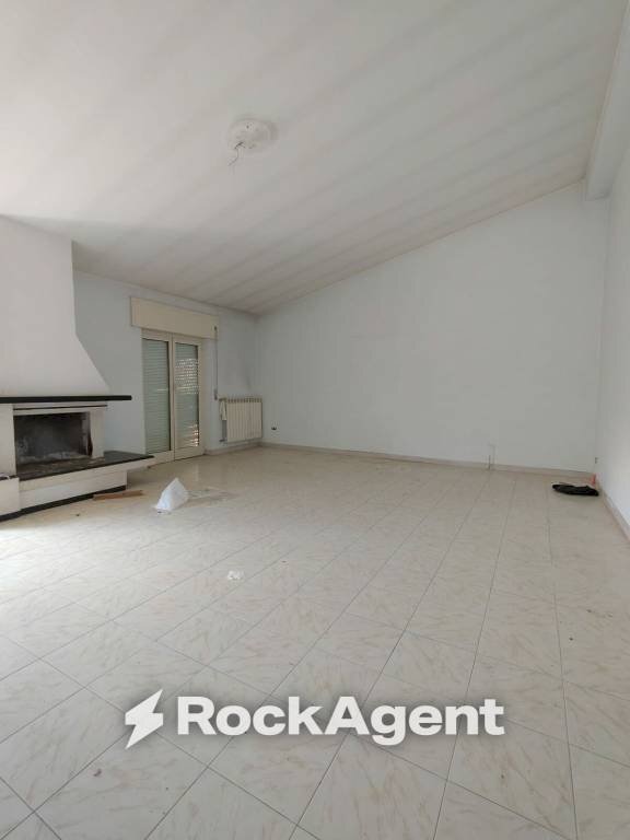 Cucina - Three-room apartment via Flaminia, 124, Rignano Flaminio - photo 2