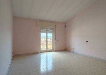 Camera da letto - Three-room apartment via Flaminia, 124, Rignano Flaminio - photo 7