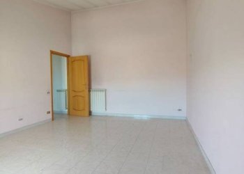 Camera da letto - Three-room apartment via Flaminia, 124, Rignano Flaminio - photo 9