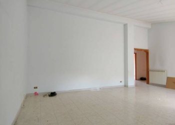 Interno non residenziale - Three-room apartment via Flaminia, 124, Rignano Flaminio - photo 17