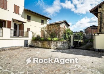 Cortile interno - Appartamento Frazione Camolino, Montesegale - foto 4