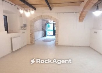 Interno non residenziale - Negozio via Camponocecchio 15, Genga - foto 4