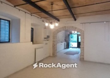 Interno non residenziale - Negozio via Camponocecchio 15, Genga - foto 11