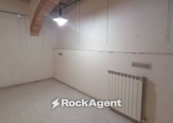 Stanza non arredata - Negozio via Camponocecchio 15, Genga - foto 23