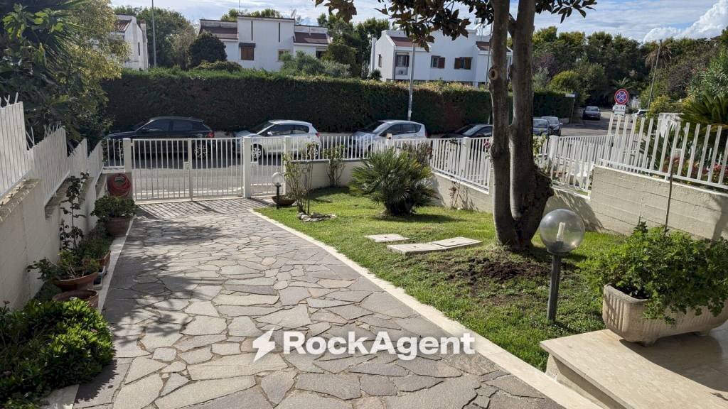Giardino - Villa a Schiera via Arcangelo Corelli, 112, Latina - foto 2
