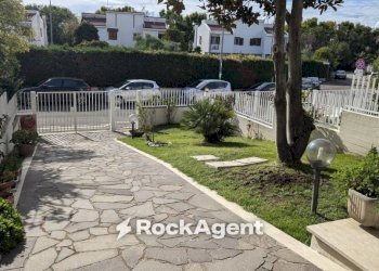 Giardino - Villa a Schiera via Arcangelo Corelli, 112, Latina - foto 2