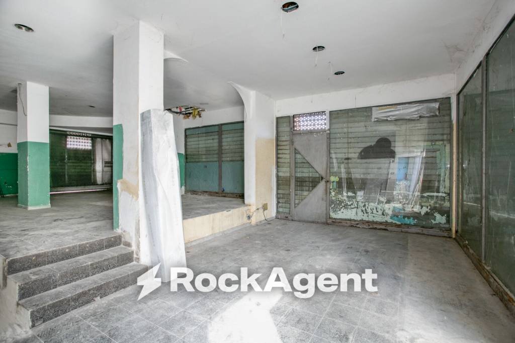 Interno non residenziale - Negozio via Eugenio Torelli Viollier, 63, Roma - foto 2