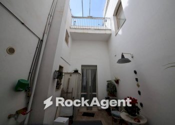 Cortile interno - Stable - Palace via Bari, Brindisi - photo 9