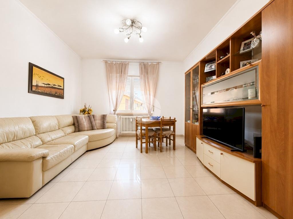 Three-room apartment Via Silvio Pellico, Corbetta - photo 1
