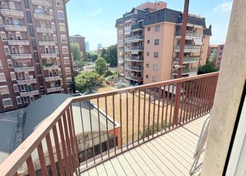 Two-room apartment Via Angelo Inganni, Milano (neighborhood Lorenteggio) - photo 2