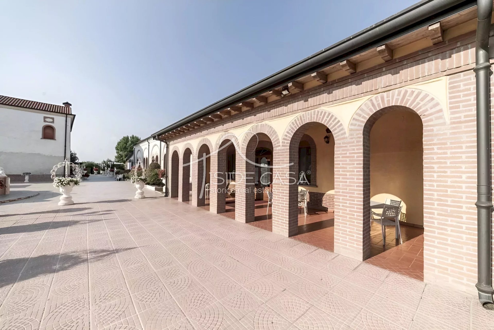 Shop Via Campione, Bagnolo San Vito - photo 3