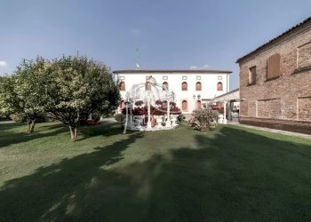 Shop Via Campione, Bagnolo San Vito - photo 4