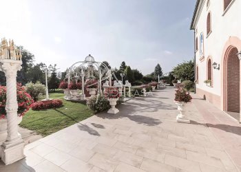 Shop Via Campione, Bagnolo San Vito - photo 6