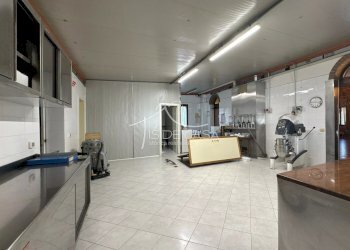 Shop Via Campione, Bagnolo San Vito - photo 18