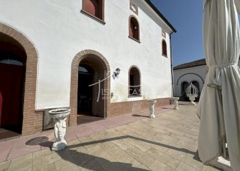 Shop Via Campione, Bagnolo San Vito - photo 38