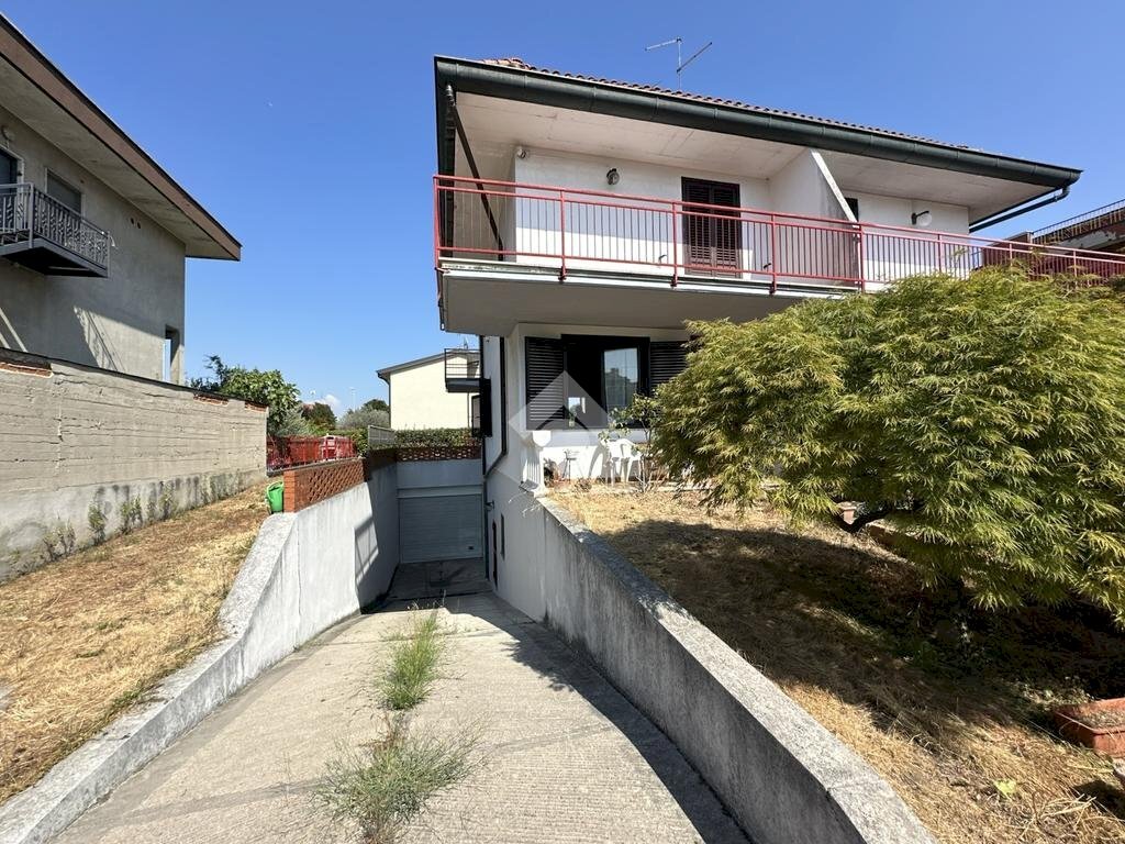 Portion of a house Via Sangalli, Carugate - photo 2