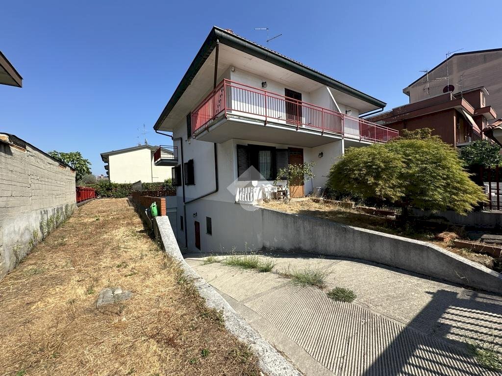 Portion of a house Via Sangalli, Carugate - photo 3