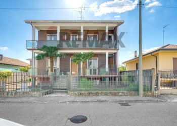 Casa all\'aperto - Casa semi indipendente MONTE ROSA
 
15, Rescaldina - foto 1