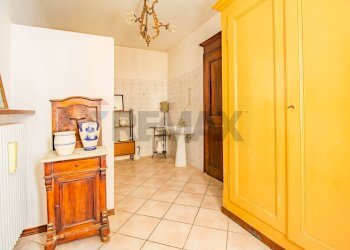Hall / corridoio - Casa semi indipendente Piazza Cacciami
3, Grignasco - foto 27